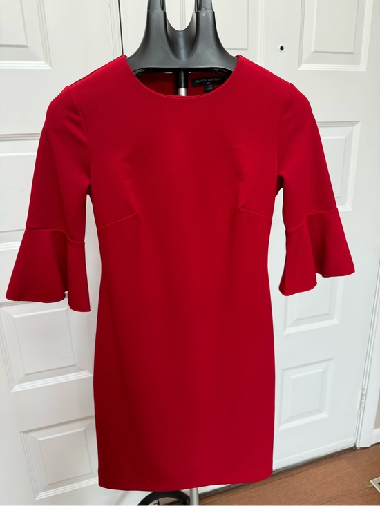 Banana Republic Dresses & Skirts - Banana Republic Scarlet Ruffle-Sleeve Midi Dress
